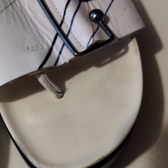 Donald Pliner - Picture 5 of 6